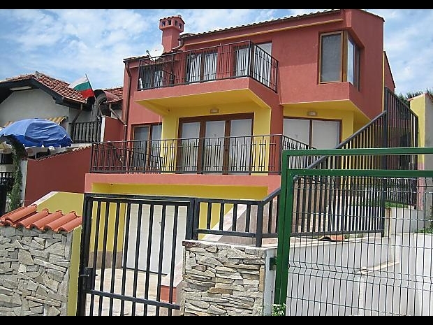 Дом в Черноморец